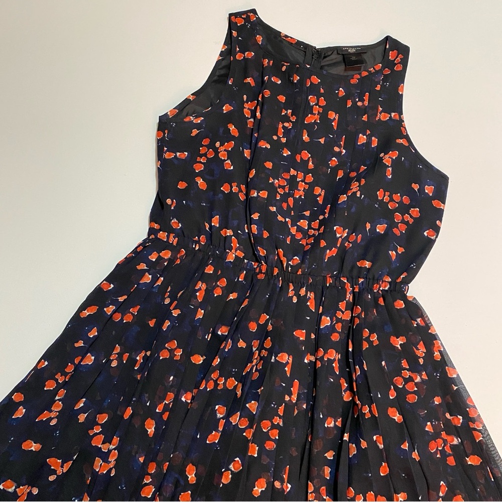 Ann Taylor Petite Pleated Dress - Size 0P - Picture 4 of 7